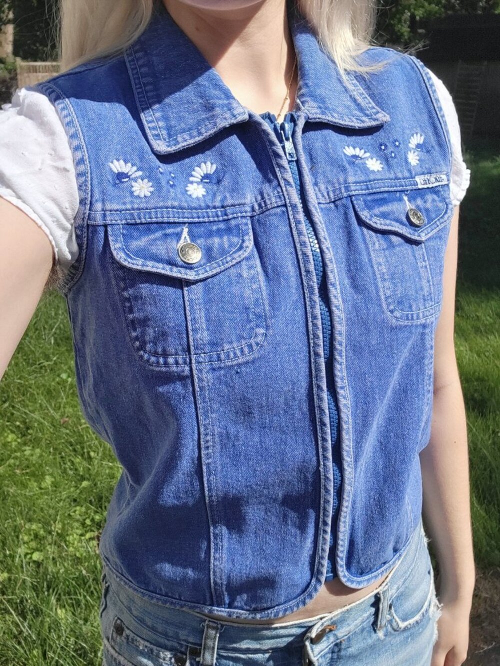 ☆˚🌼⋆。 CHEROKEE 90s denim vest floral embroidery 𖦹°🌼‧☆